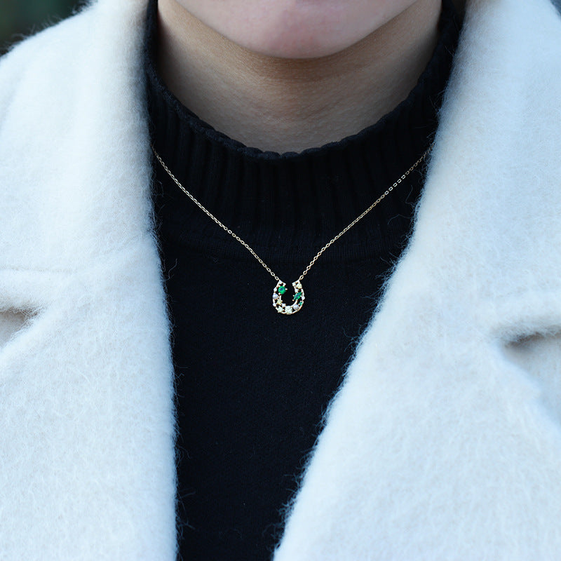 horseshoe-zircon-pendant-necklace-three
